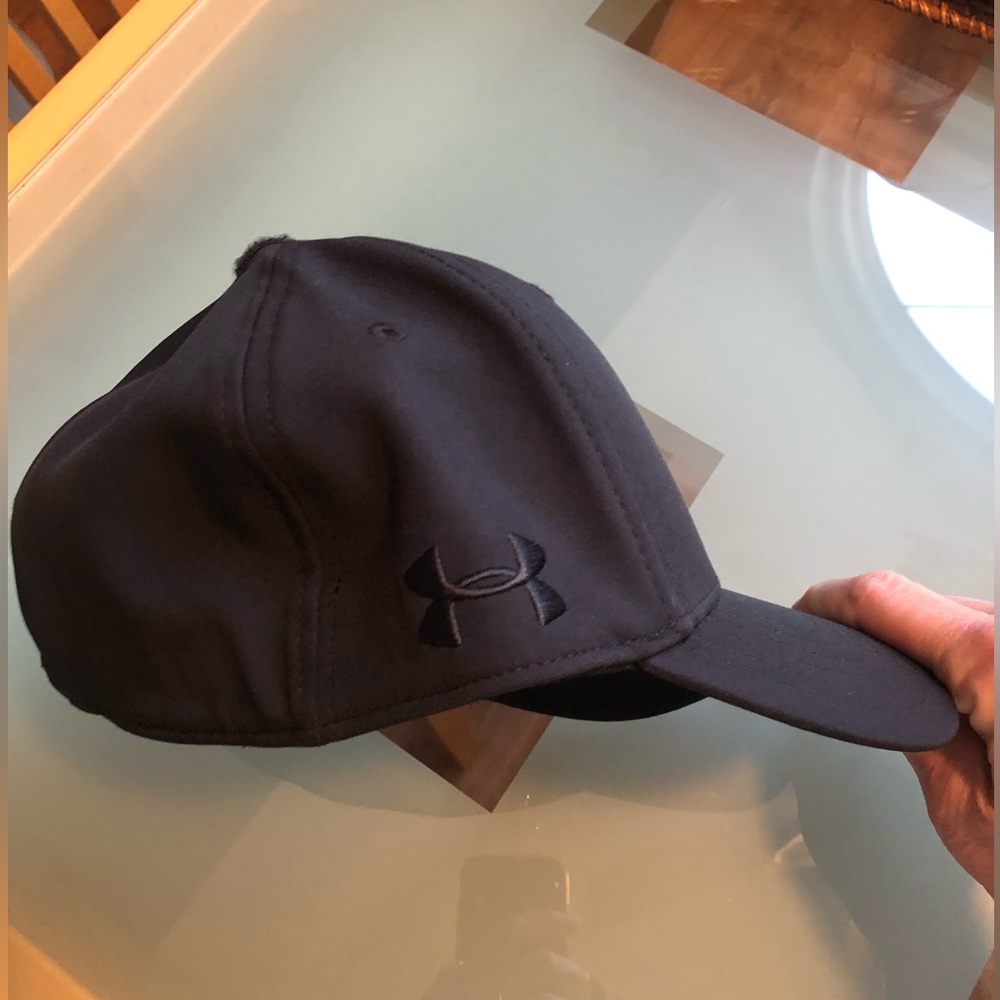 Men’s new under armor, storm, black hat, S/M Black